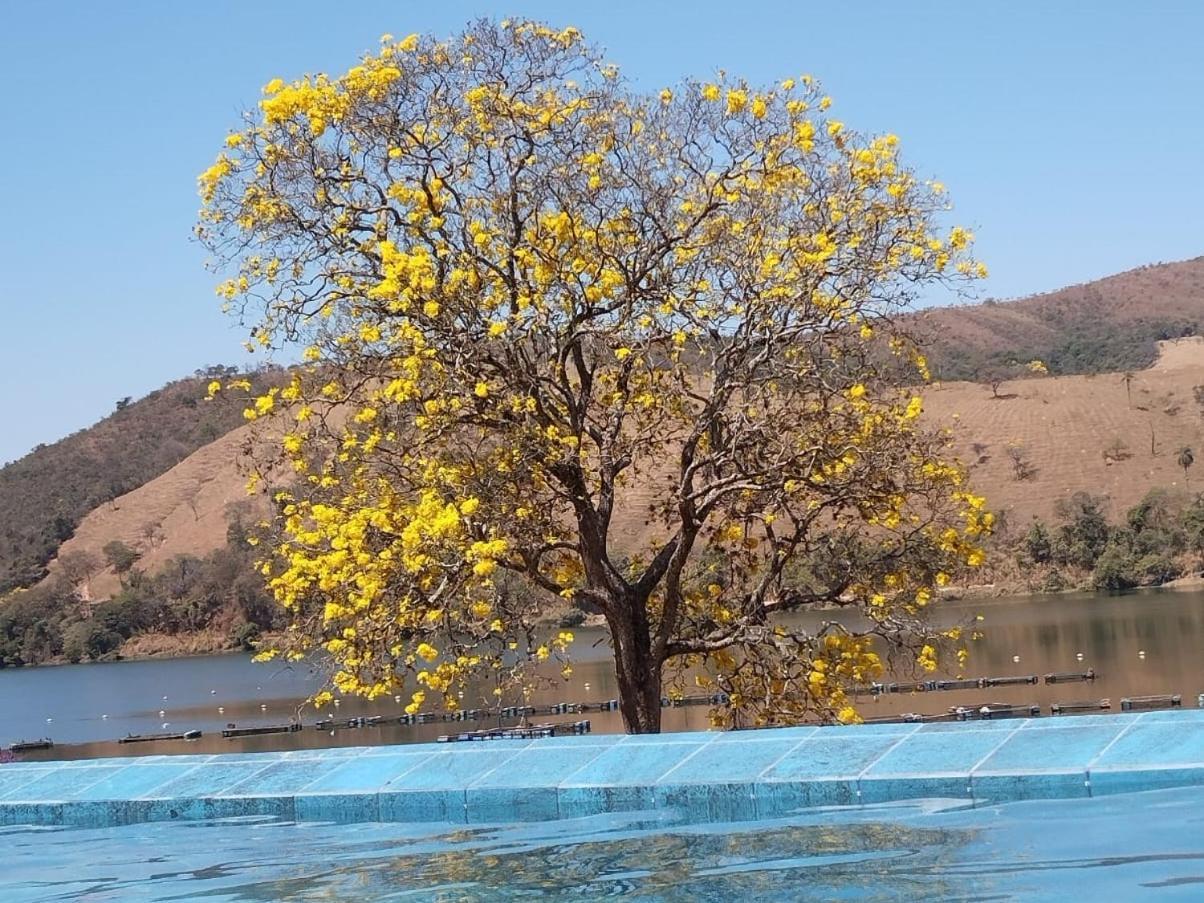 Chales Ipe Do Lago Capitólio Exterior foto